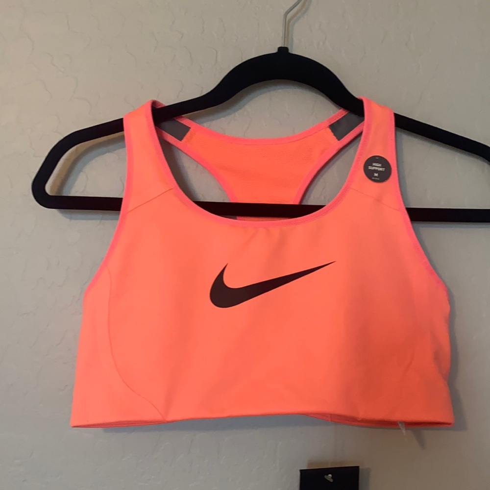 NWT Nike sports bra